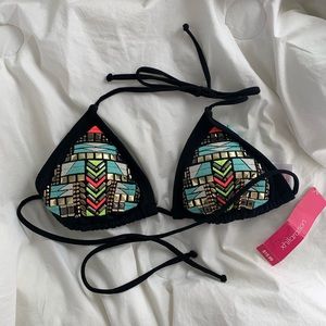 ✨NWT Target Xhilaration Triangle Bikini Top✨